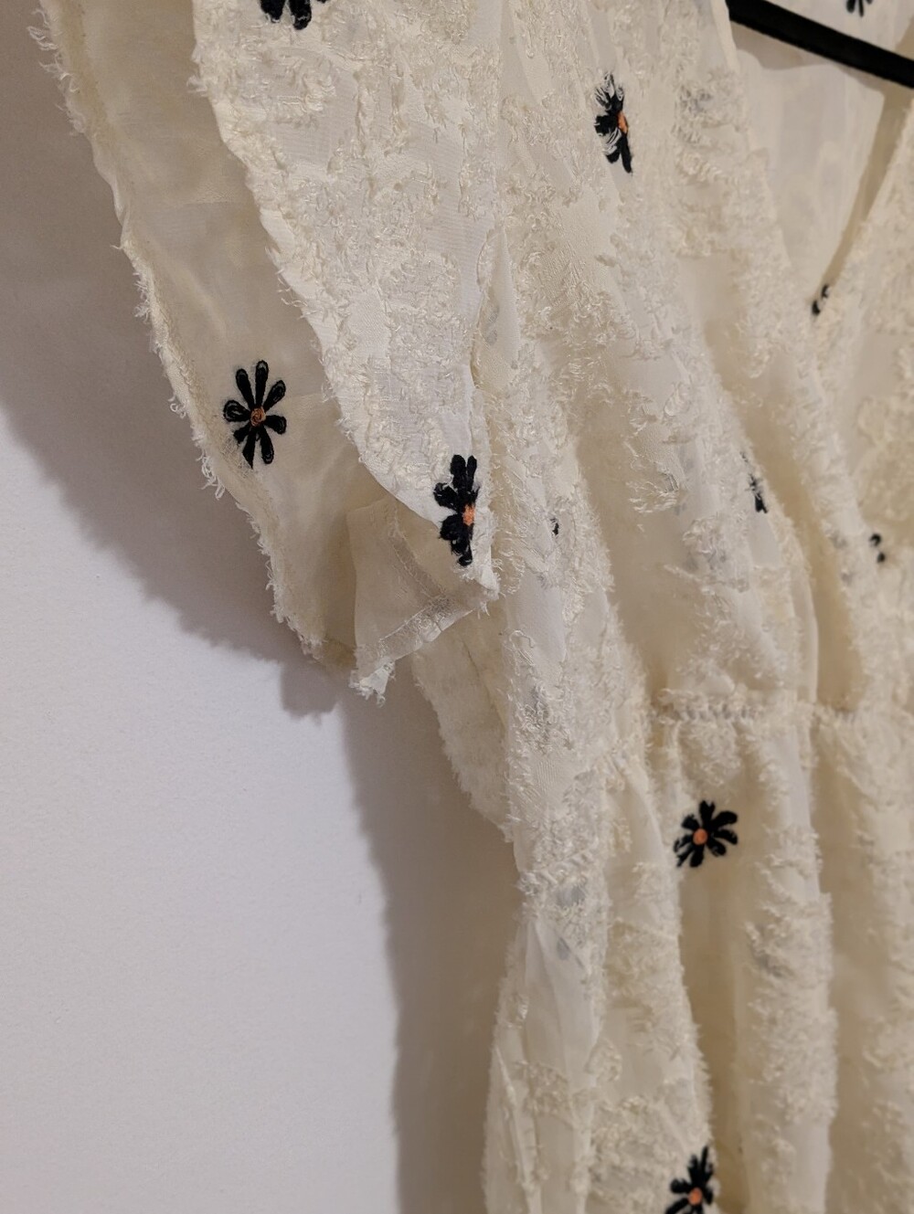 SHEIN Curve Cream Daisy Embroidered Textured Peplum Top | 1XL - Picture 5 of 7